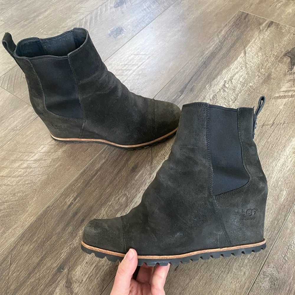 UGG Pax Chelsea Wedge Bootie Suede Dark Brown 10